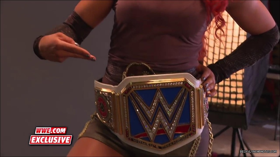 Y2Mate_is_-_Becky_Lynch_is_photographed_as_SmackDown_Women_s_Champion_Sept__132C_2016-mAPhiSWTcLA-720p-1655905971639_mp4_000015500.jpg