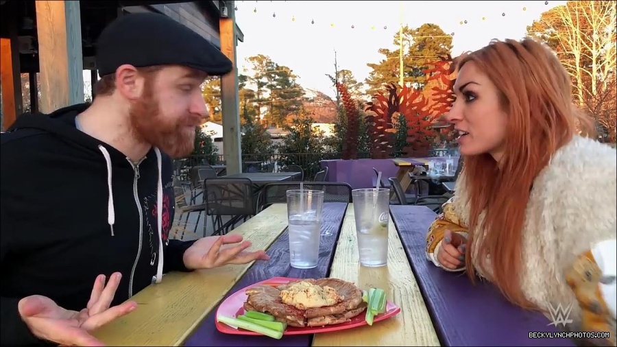 Y2Mate_is_-_Sami_Zayn___Becky_Lynch_debate_WWE_Mixed_Match_Challenge_strategy-lYjodl0RAns-720p-1655991488516_mp4_000011100.jpg