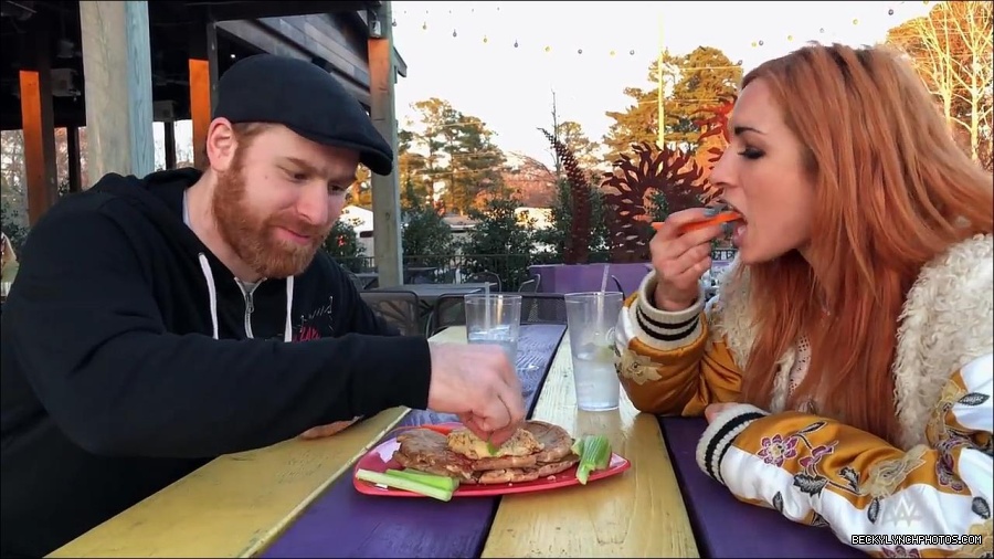 Y2Mate_is_-_Sami_Zayn___Becky_Lynch_debate_WWE_Mixed_Match_Challenge_strategy-lYjodl0RAns-720p-1655991488516_mp4_000090300.jpg