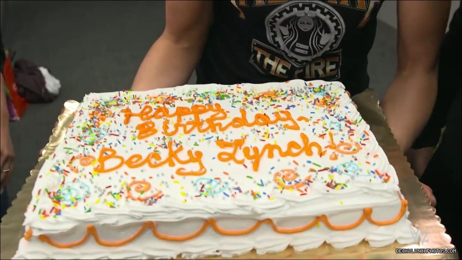 Y2Mate_is_-_Becky_Lynch_celebrates_her_birthday_with_Sami_Zayn_and_their_Mixed_Match_Challenge_charity_UNICEF-JBxP9HuiiLc-720p-1655991830238_mp4_000158600.jpg