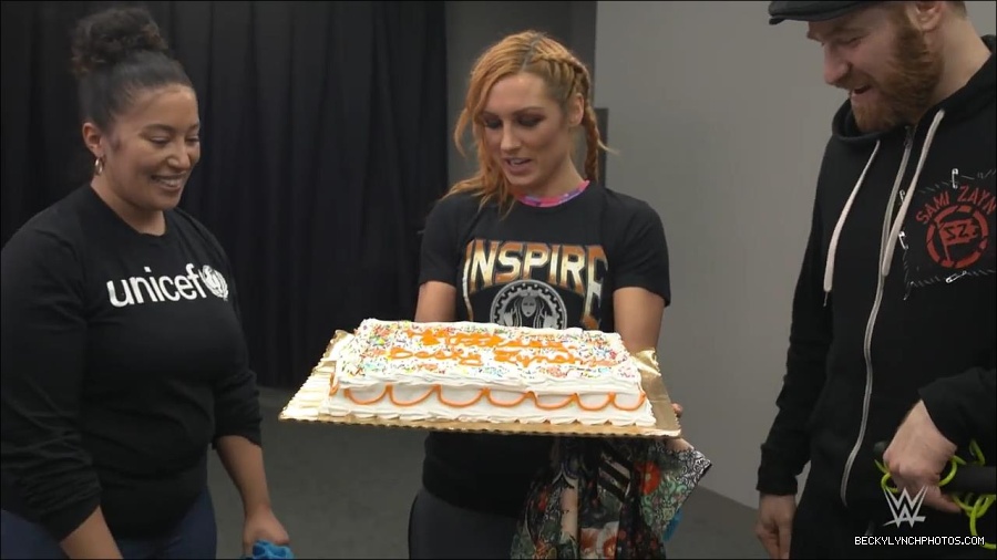 Y2Mate_is_-_Becky_Lynch_celebrates_her_birthday_with_Sami_Zayn_and_their_Mixed_Match_Challenge_charity_UNICEF-JBxP9HuiiLc-720p-1655991830238_mp4_000166600.jpg