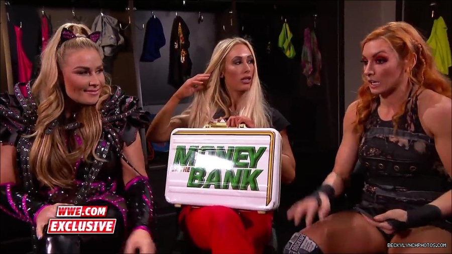 Y2Mate_is_-_Becky_Lynch_challenges_Carmella_to_a_match_next_week_SmackDown_Exclusive2C_Feb__272C_2018-2QbwdYmwHoU-720p-1655993179426_mp4_000047500.jpg