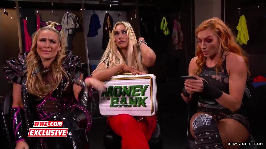 Y2Mate_is_-_Becky_Lynch_challenges_Carmella_to_a_match_next_week_SmackDown_Exclusive2C_Feb__272C_2018-2QbwdYmwHoU-720p-1655993179426_mp4_000062300.jpg