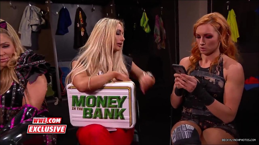 Y2Mate_is_-_Becky_Lynch_challenges_Carmella_to_a_match_next_week_SmackDown_Exclusive2C_Feb__272C_2018-2QbwdYmwHoU-720p-1655993179426_mp4_000092700.jpg