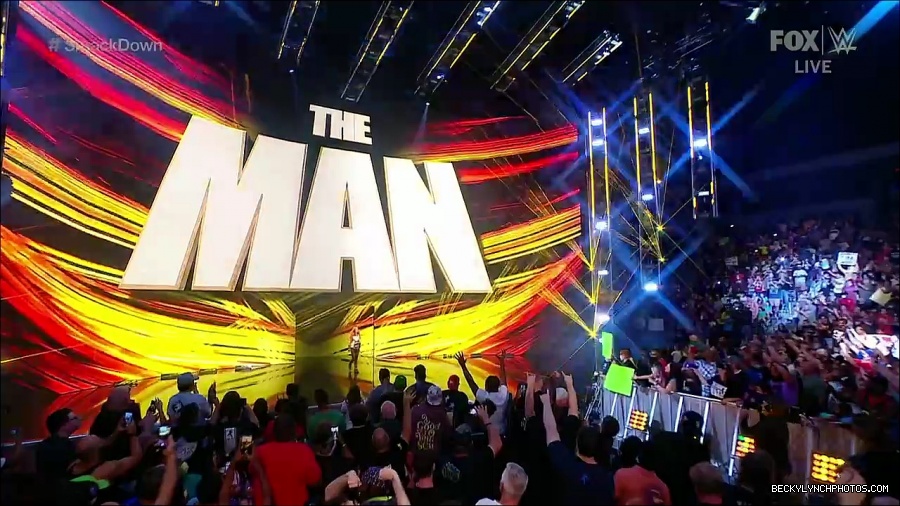 WWE_SmackDown_2021_08_27_720p_WEB_h264-HEEL_mp4_000135185.jpg