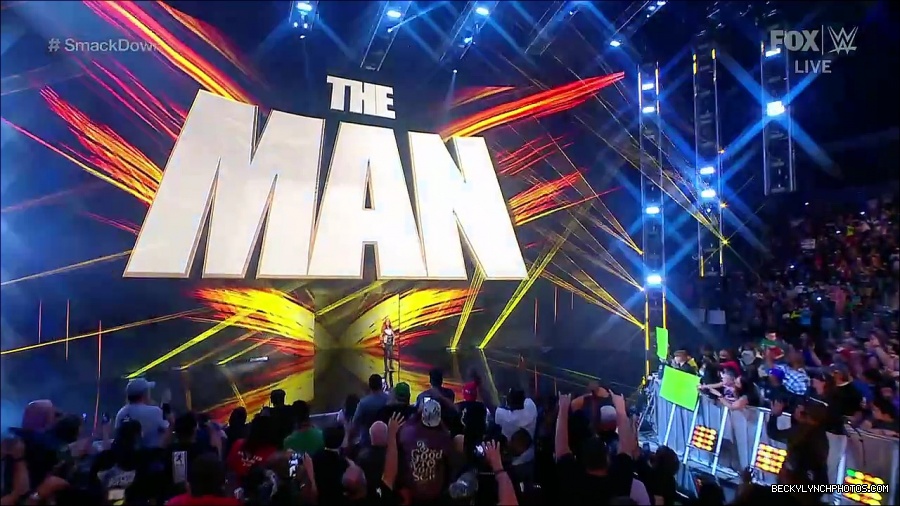 WWE_SmackDown_2021_08_27_720p_WEB_h264-HEEL_mp4_000135935.jpg