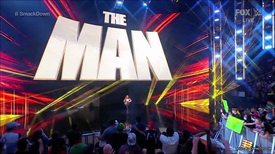 WWE_SmackDown_2021_08_27_720p_WEB_h264-HEEL_mp4_000136669.jpg