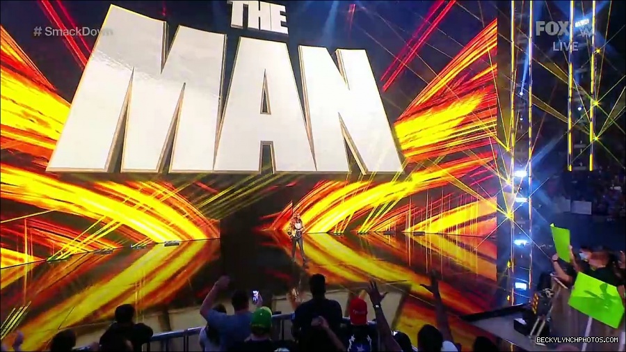 WWE_SmackDown_2021_08_27_720p_WEB_h264-HEEL_mp4_000137253.jpg