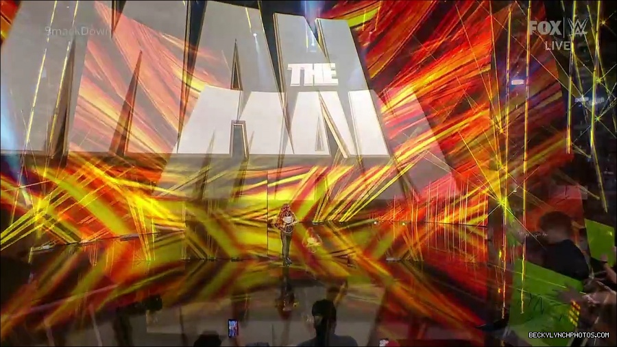 WWE_SmackDown_2021_08_27_720p_WEB_h264-HEEL_mp4_000137904.jpg