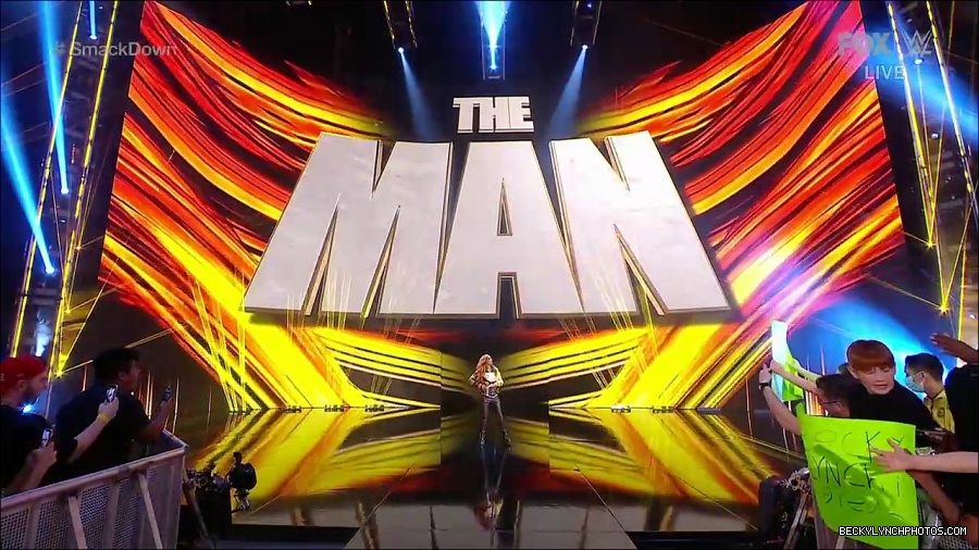 WWE_SmackDown_2021_08_27_720p_WEB_h264-HEEL_mp4_000138505.jpg