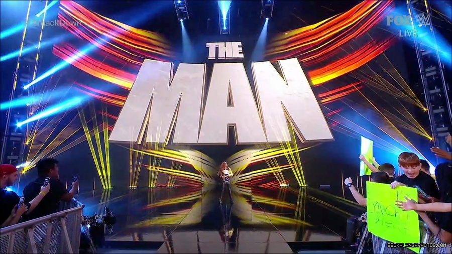 WWE_SmackDown_2021_08_27_720p_WEB_h264-HEEL_mp4_000139155.jpg