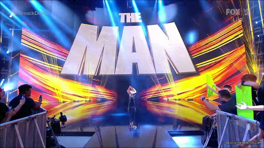 WWE_SmackDown_2021_08_27_720p_WEB_h264-HEEL_mp4_000140356.jpg