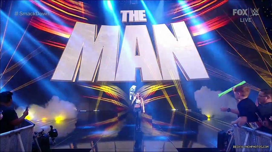 WWE_SmackDown_2021_08_27_720p_WEB_h264-HEEL_mp4_000149415.jpg