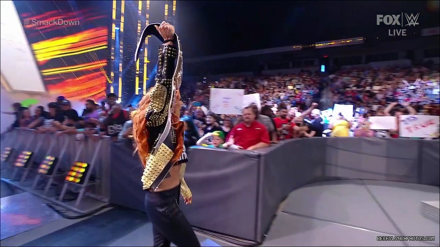 WWE_SmackDown_2021_08_27_720p_WEB_h264-HEEL_mp4_000160977.jpg
