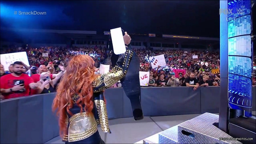 WWE_SmackDown_2021_08_27_720p_WEB_h264-HEEL_mp4_000163680.jpg