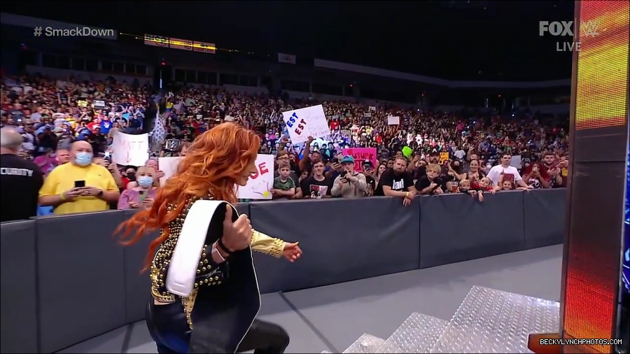 WWE_SmackDown_2021_08_27_720p_WEB_h264-HEEL_mp4_000164898.jpg