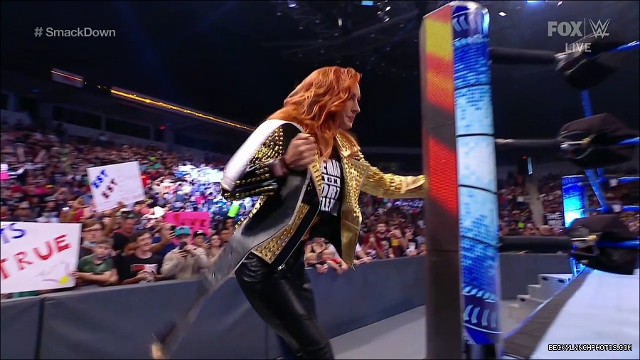 WWE_SmackDown_2021_08_27_720p_WEB_h264-HEEL_mp4_000166065.jpg