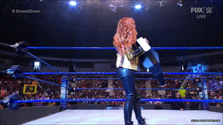 WWE_SmackDown_2021_08_27_720p_WEB_h264-HEEL_mp4_000168585.jpg