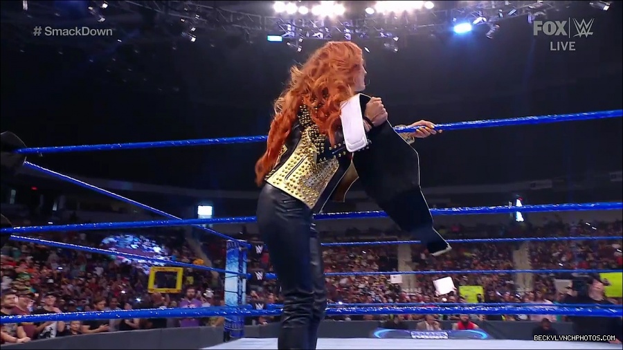 WWE_SmackDown_2021_08_27_720p_WEB_h264-HEEL_mp4_000169769.jpg