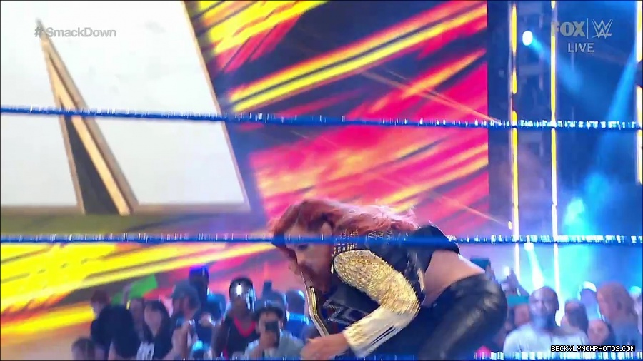 WWE_SmackDown_2021_08_27_720p_WEB_h264-HEEL_mp4_000171154.jpg