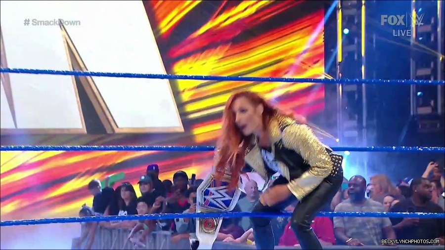 WWE_SmackDown_2021_08_27_720p_WEB_h264-HEEL_mp4_000171738.jpg