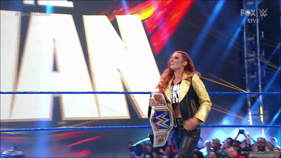 WWE_SmackDown_2021_08_27_720p_WEB_h264-HEEL_mp4_000172856.jpg