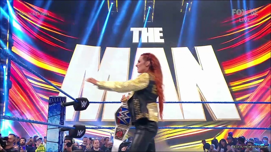 WWE_SmackDown_2021_08_27_720p_WEB_h264-HEEL_mp4_000174073.jpg