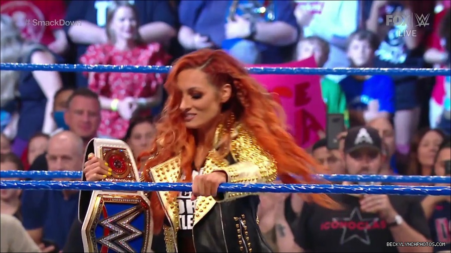 WWE_SmackDown_2021_08_27_720p_WEB_h264-HEEL_mp4_000174641.jpg