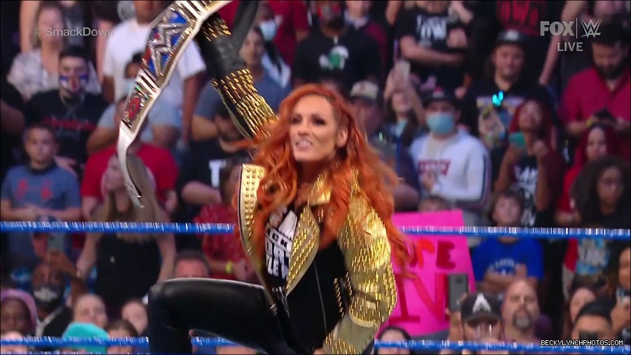 WWE_SmackDown_2021_08_27_720p_WEB_h264-HEEL_mp4_000175892.jpg