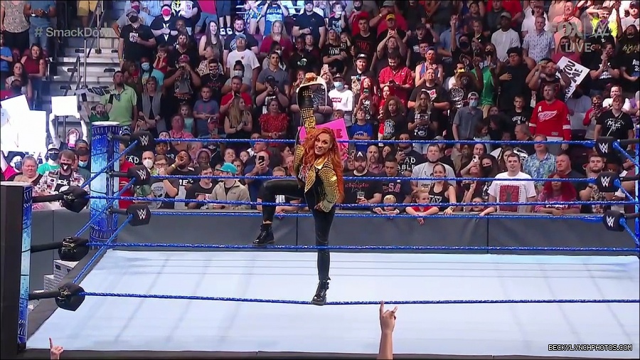 WWE_SmackDown_2021_08_27_720p_WEB_h264-HEEL_mp4_000177076.jpg