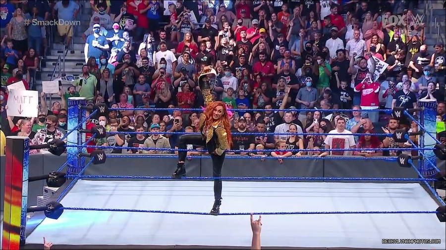 WWE_SmackDown_2021_08_27_720p_WEB_h264-HEEL_mp4_000177760.jpg
