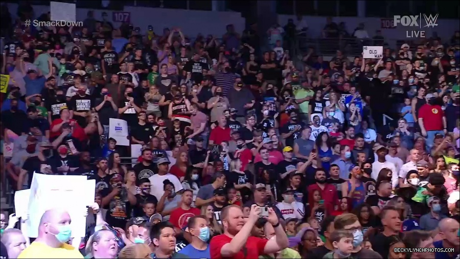 WWE_SmackDown_2021_08_27_720p_WEB_h264-HEEL_mp4_000183433.jpg