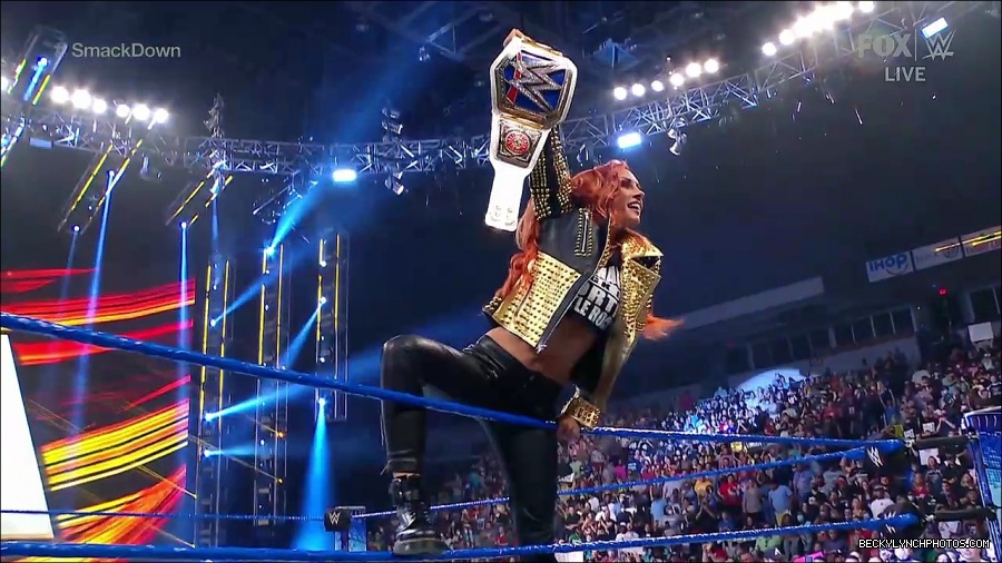 WWE_SmackDown_2021_08_27_720p_WEB_h264-HEEL_mp4_000185251.jpg