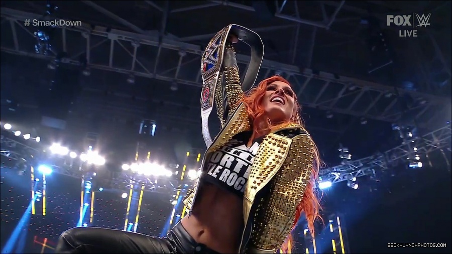 WWE_SmackDown_2021_08_27_720p_WEB_h264-HEEL_mp4_000187220.jpg