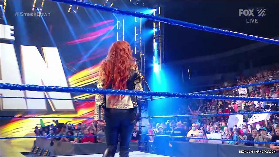 WWE_SmackDown_2021_08_27_720p_WEB_h264-HEEL_mp4_000190690.jpg