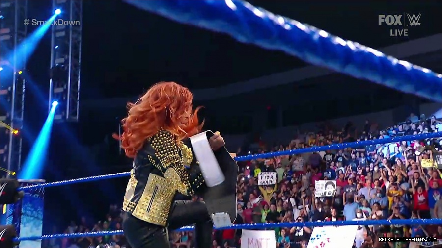 WWE_SmackDown_2021_08_27_720p_WEB_h264-HEEL_mp4_000192759.jpg