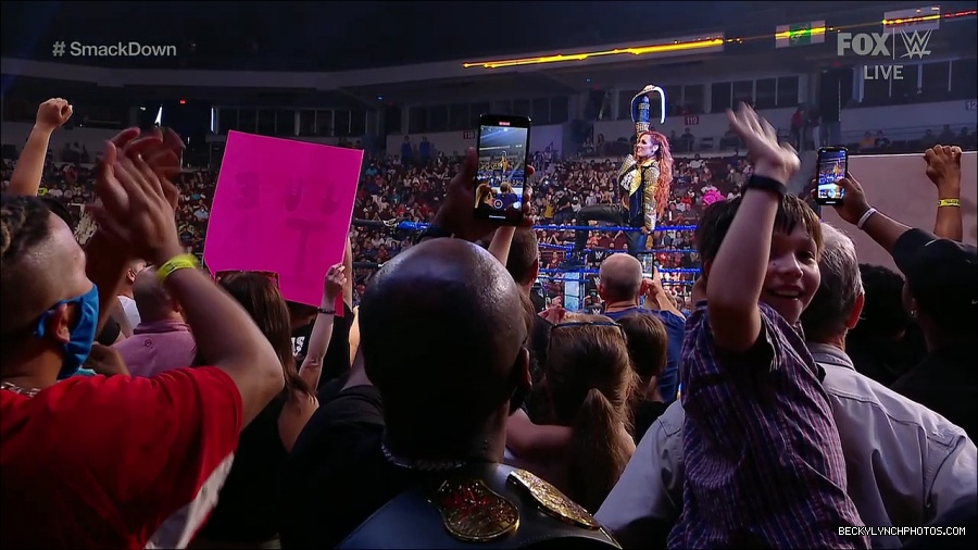 WWE_SmackDown_2021_08_27_720p_WEB_h264-HEEL_mp4_000197647.jpg