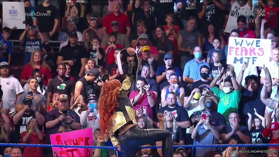 WWE_SmackDown_2021_08_27_720p_WEB_h264-HEEL_mp4_000198681.jpg