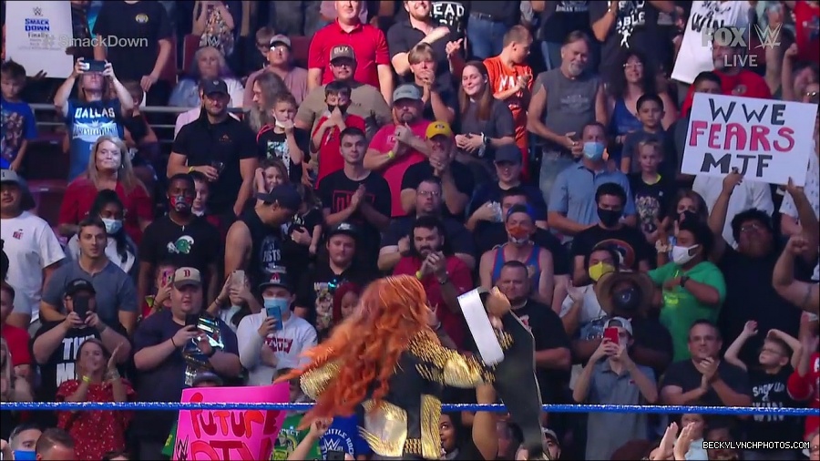 WWE_SmackDown_2021_08_27_720p_WEB_h264-HEEL_mp4_000199349.jpg