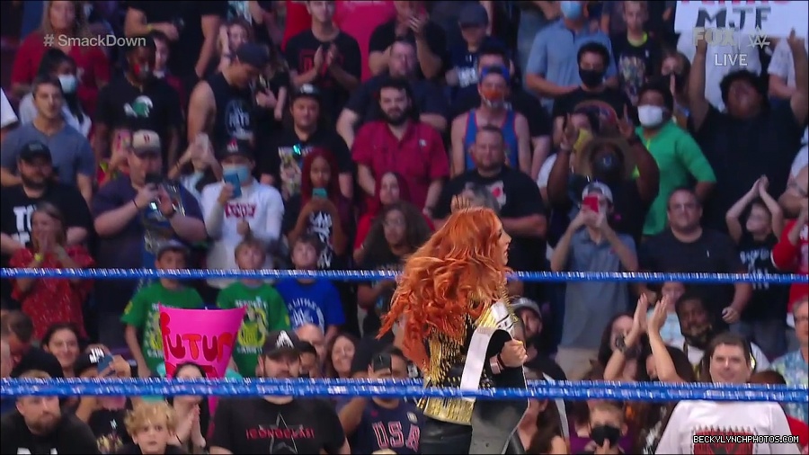 WWE_SmackDown_2021_08_27_720p_WEB_h264-HEEL_mp4_000199966.jpg