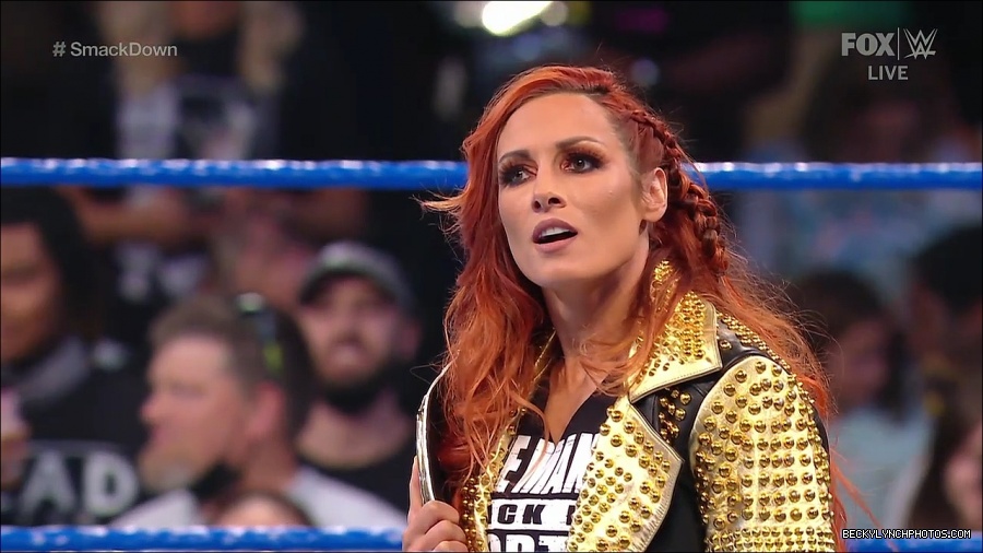 WWE_SmackDown_2021_08_27_720p_WEB_h264-HEEL_mp4_000210760.jpg