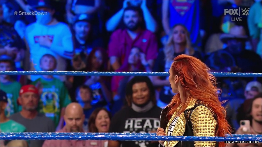 WWE_SmackDown_2021_08_27_720p_WEB_h264-HEEL_mp4_000216065.jpg