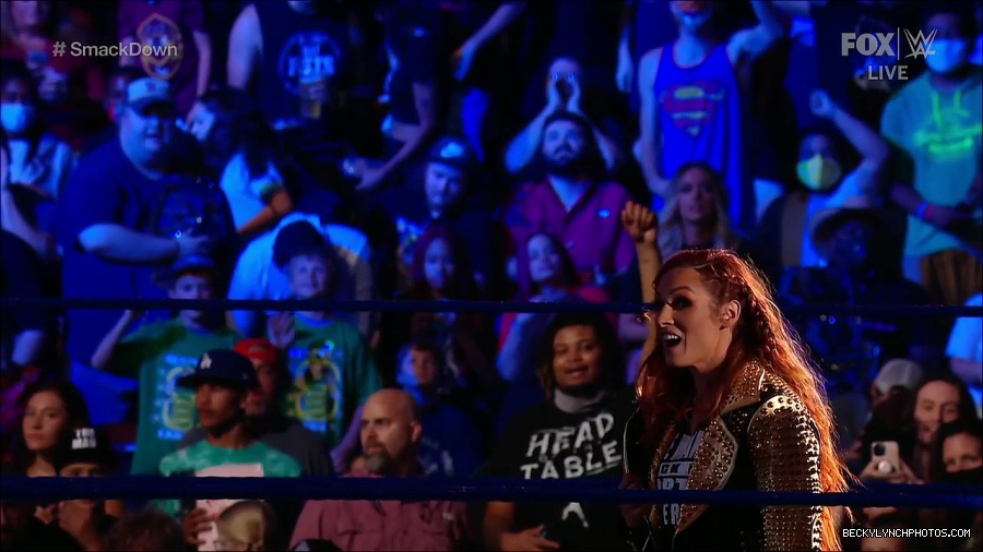WWE_SmackDown_2021_08_27_720p_WEB_h264-HEEL_mp4_000218218.jpg