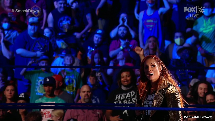 WWE_SmackDown_2021_08_27_720p_WEB_h264-HEEL_mp4_000218785.jpg