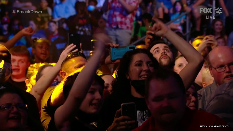 WWE_SmackDown_2021_08_27_720p_WEB_h264-HEEL_mp4_000223773.jpg