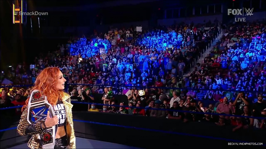 WWE_SmackDown_2021_08_27_720p_WEB_h264-HEEL_mp4_000225358.jpg