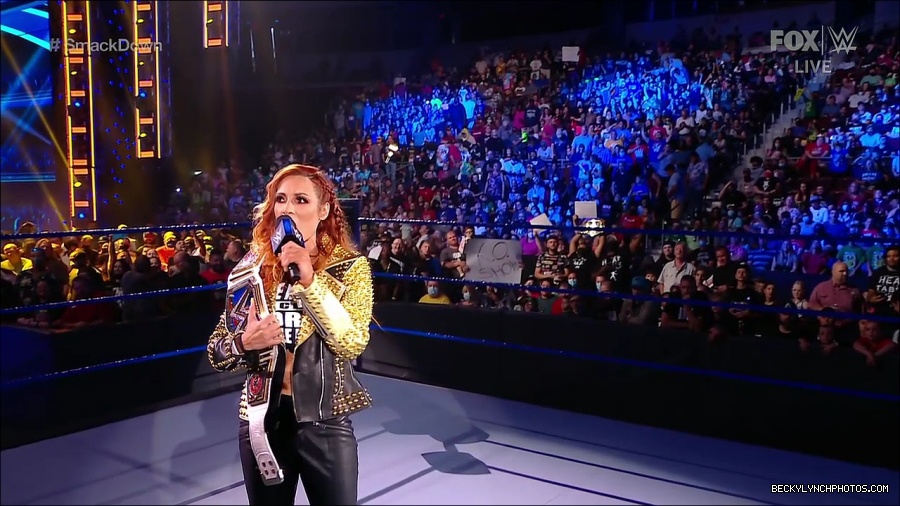 WWE_SmackDown_2021_08_27_720p_WEB_h264-HEEL_mp4_000232832.jpg