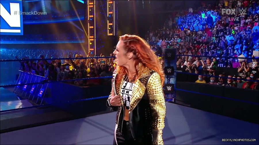 WWE_SmackDown_2021_08_27_720p_WEB_h264-HEEL_mp4_000235485.jpg