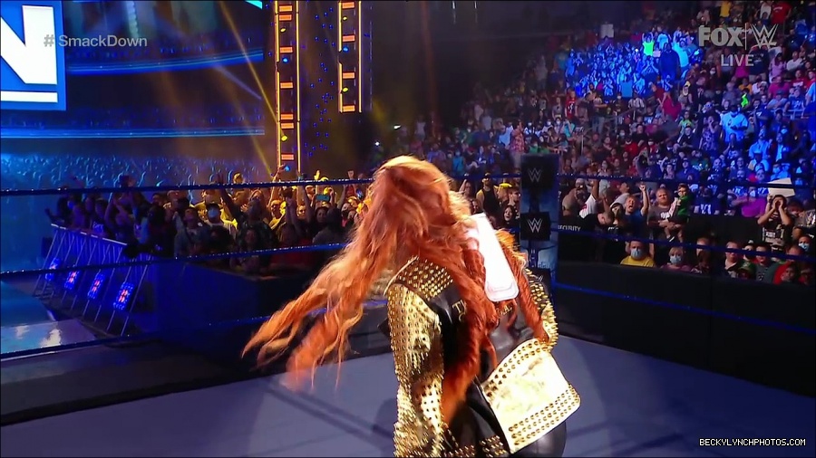 WWE_SmackDown_2021_08_27_720p_WEB_h264-HEEL_mp4_000236085.jpg