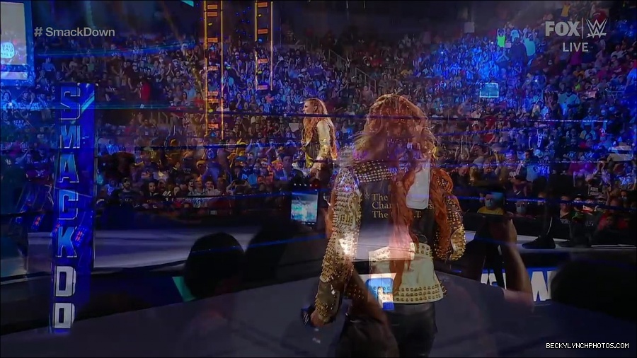 WWE_SmackDown_2021_08_27_720p_WEB_h264-HEEL_mp4_000236703.jpg